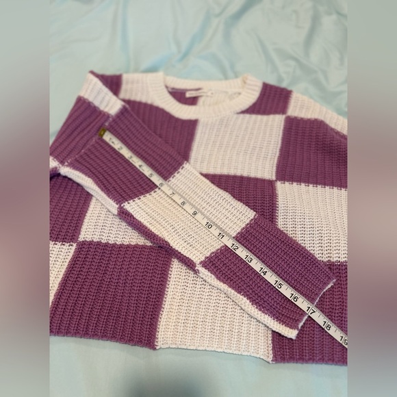 Moon And Madison Sz: M  White & Purple Checkered Long Sleeve Cropped Sweater - Picture 5 of 10